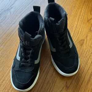 Vans Women's UltraRange Black Suede w/ Gray White Sole High-Top Sneakers Size 10